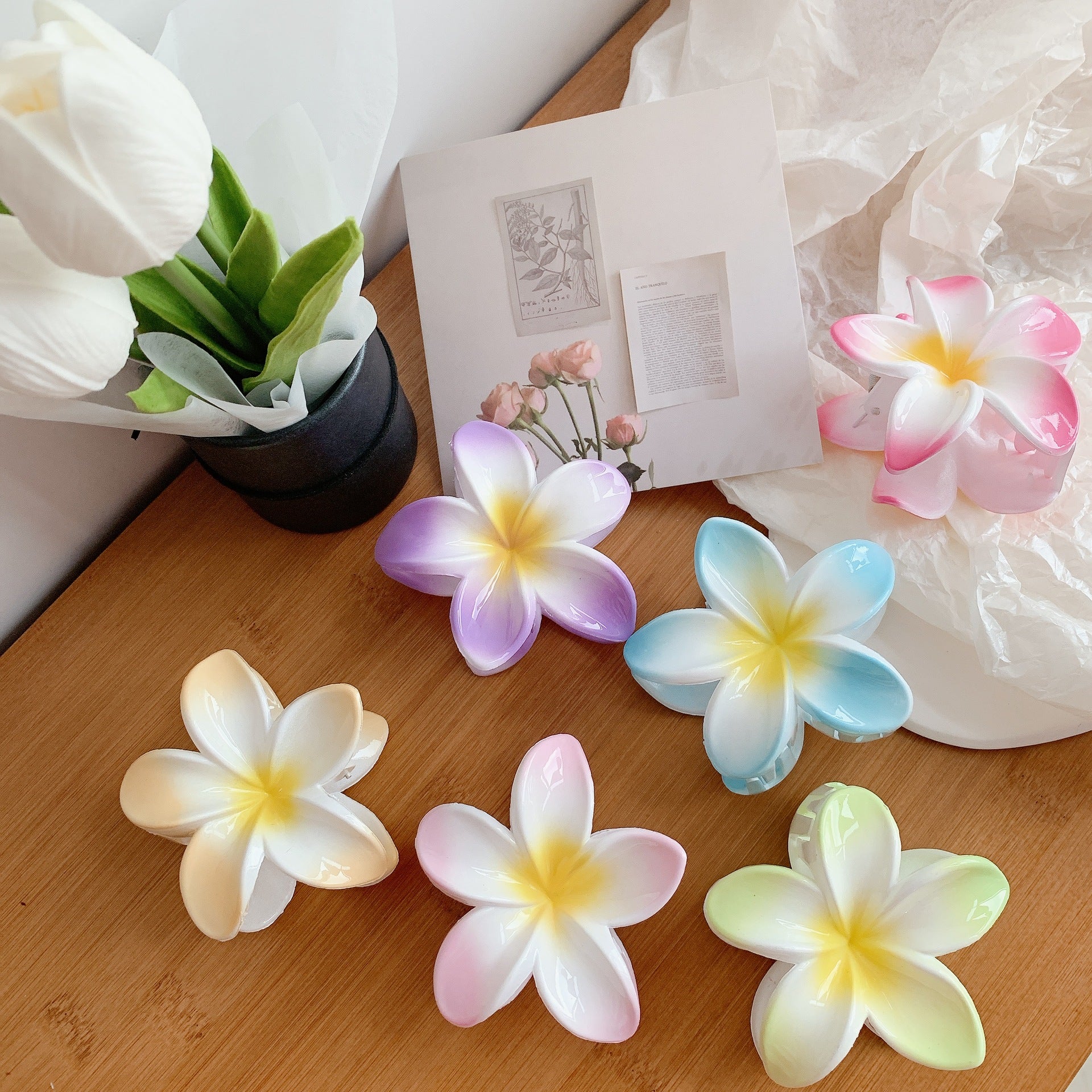 Pince à Cheveux Fleur Plumeria, merch officiel électro DΛЯK.D STORE
