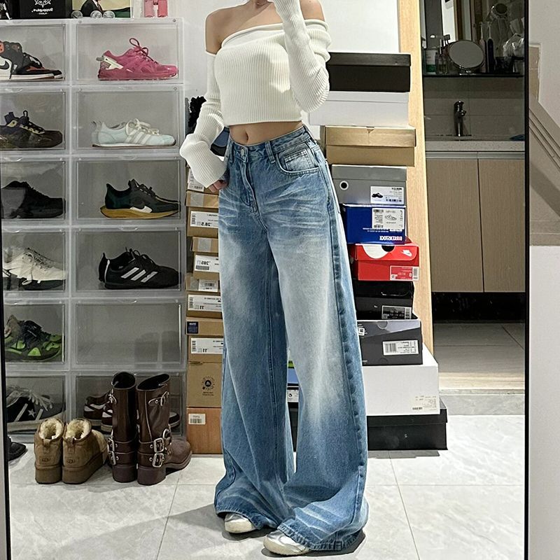 Jean large taille haute délavé, détail du tissu et du délavage