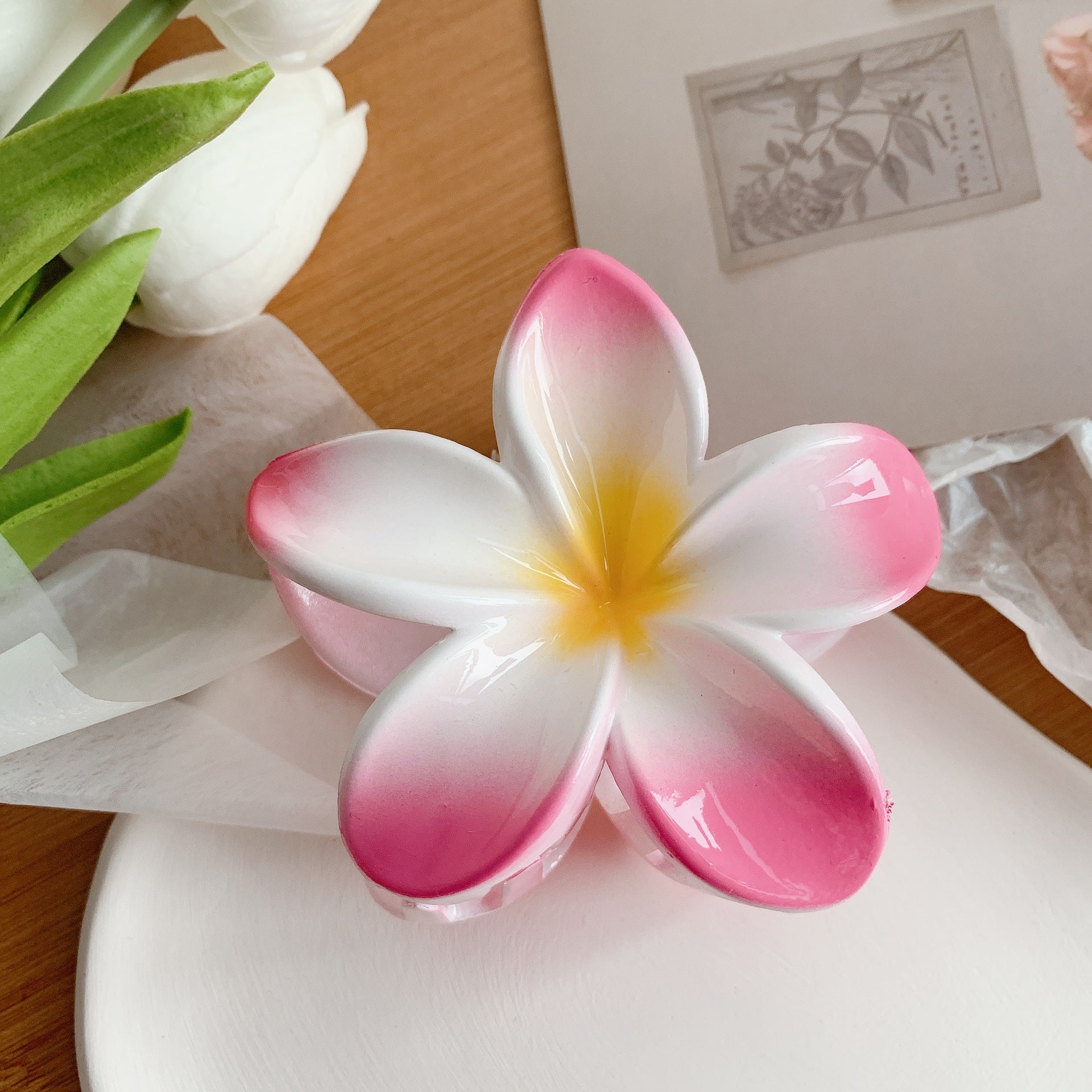 Pince à Cheveux Fleur Plumeria, merch officiel électro DΛЯK.D STORE