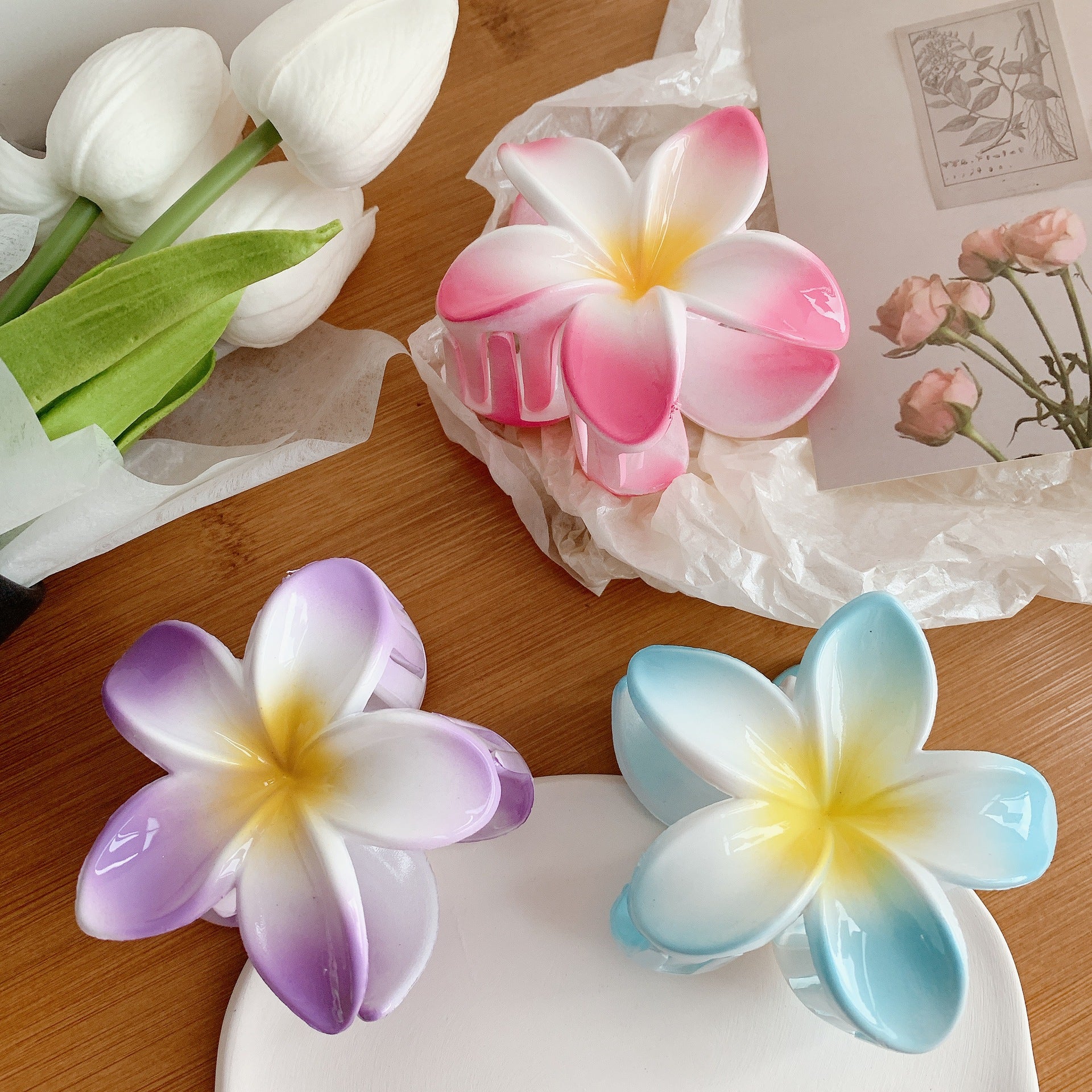 Pince à Cheveux Fleur Plumeria, merch officiel électro DΛЯK.D STORE