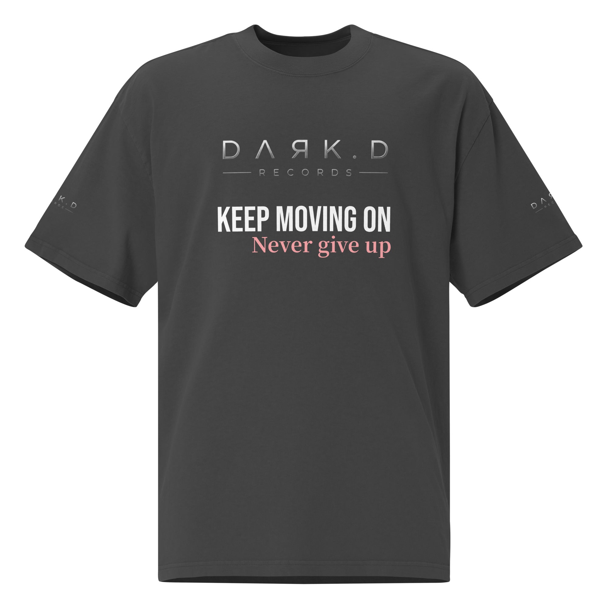T-shirt Dark. D Never Give Up, merch officiel électro DΛЯK.D STORE